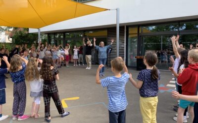 Es tönen die Lieder … – Frühlingssingen auf dem Schulhof